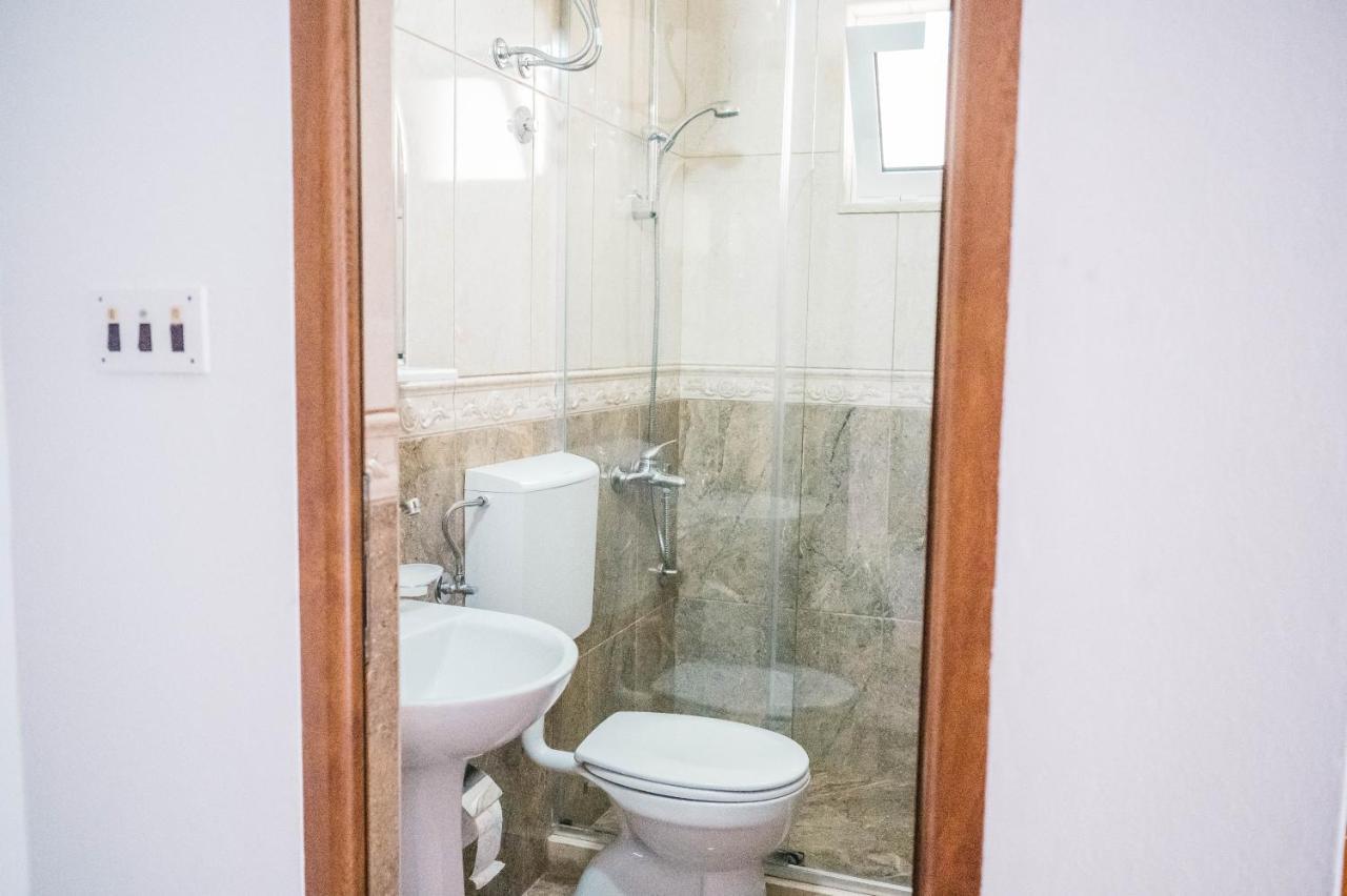 Vila Adriatik Ulcinj Exterior foto