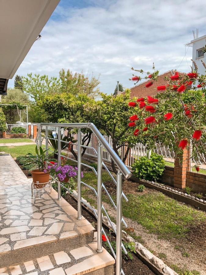 Vila Adriatik Ulcinj Exterior foto